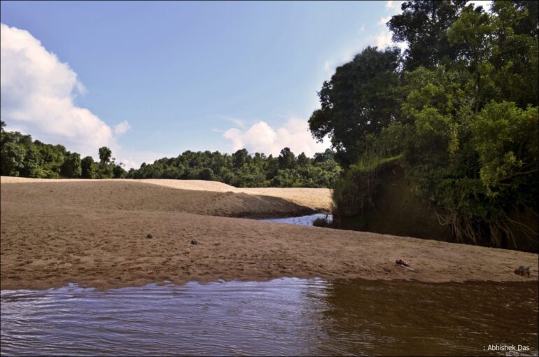 Nongkhnum River Island | Meghalaya | Solitary Traveller