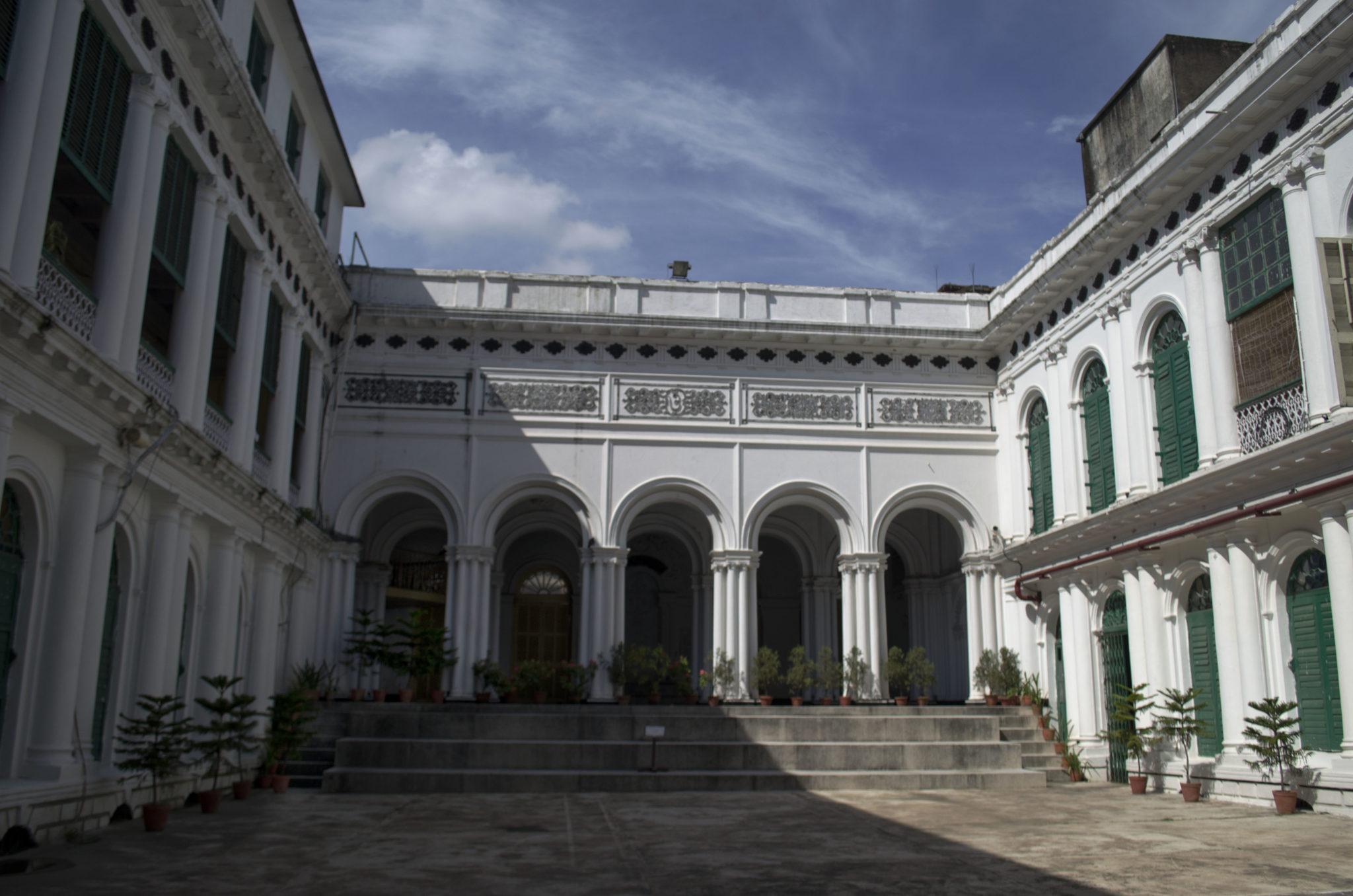 Crumbling Rajbari | Kolkata Travel Guide | Solitary Traveller